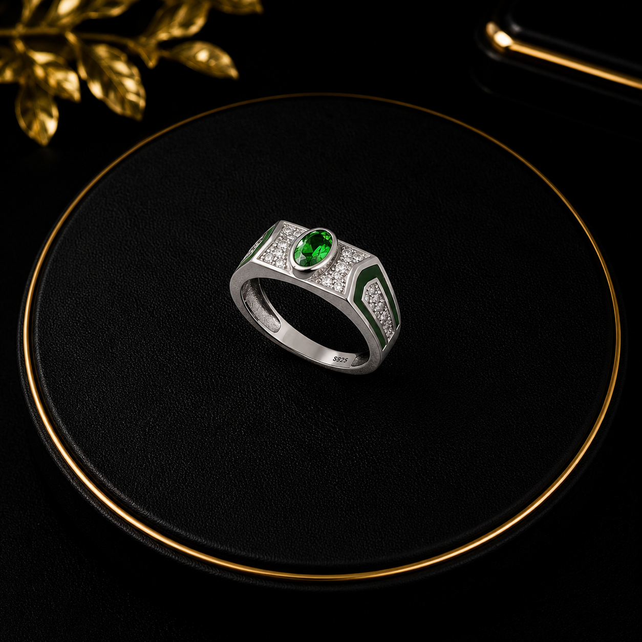 Green Stone & Cubic Zirconia Ring - Image 6